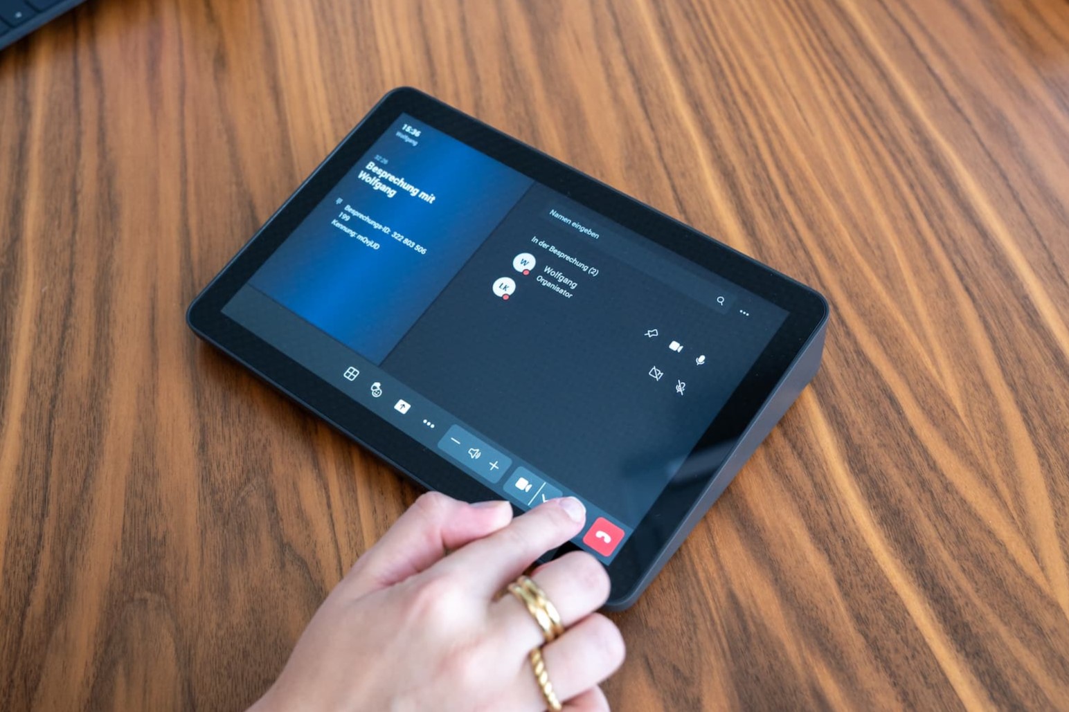 logitech-tap-microsoft-teams-rooms-bedienung